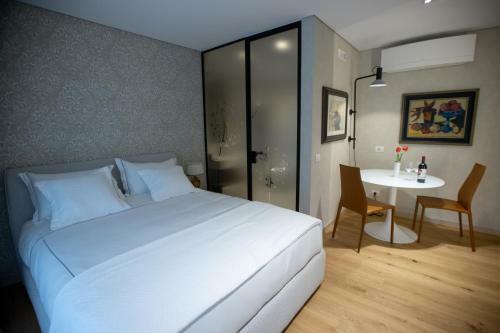 Seven Luxury Suites - Apartments