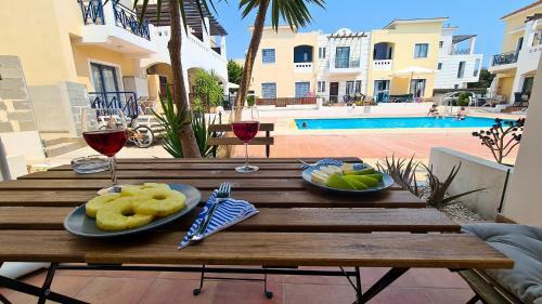 Maria's Holiday House - Communal Pool