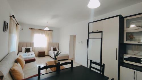 Four Seasons Apartments