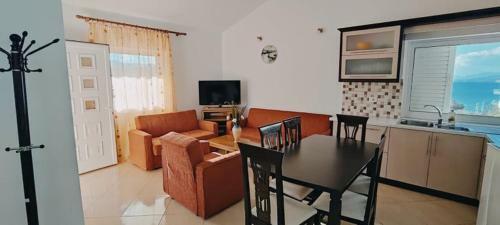 Four Seasons Apartments