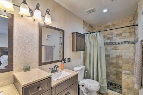 Glendale Escape With Patio, Walk To Westgate!