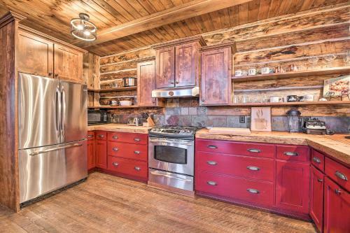 Rustic Greer Cabin With Mountain Views!