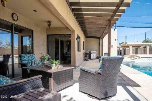Grand Residence With Terrace, Pool, Next To Golf & Lake Views