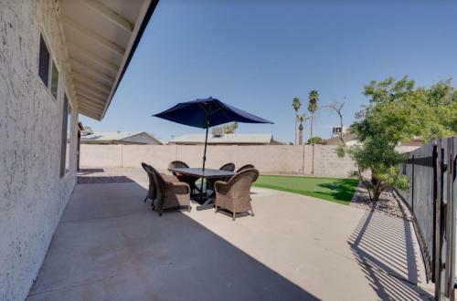 Private Resort Centrally Located W/ Outdoor Oasis.