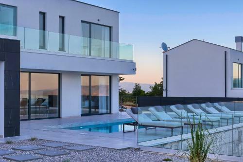 Brand New Villa Ultima