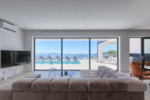 Brand New Villa Ultima