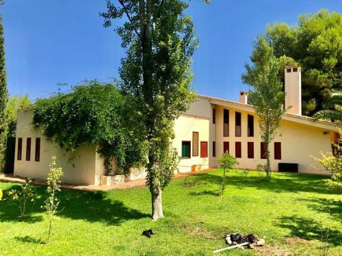 Unique Villa With Spacious Gardens And A Pool.