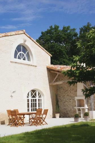 Hostal Domaine Des Doucins & Spa
