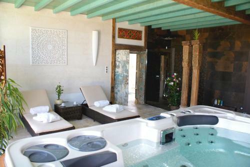 Hostal Domaine Des Doucins & Spa