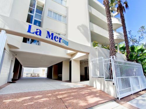 Aparthotel La Mer Beachfront Apartments