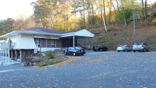 Motel Passport Inn And Suites