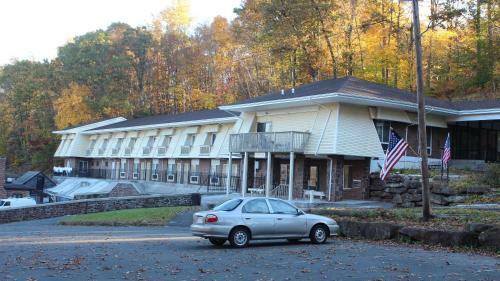 Motel Passport Inn And Suites