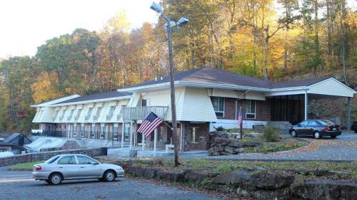 Motel Passport Inn And Suites