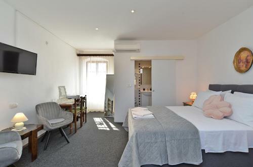 Hostal Rooms Bale 2150