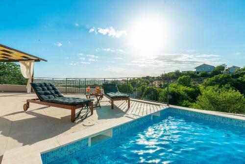 Modern Rustic Villa Kate