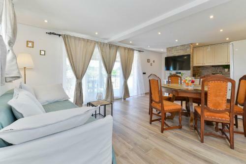 Modern Rustic Villa Kate