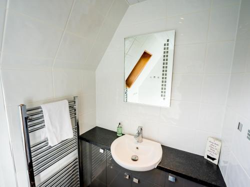 Pass The Keys Superb 3 Bedroom Cottage With Sea Views