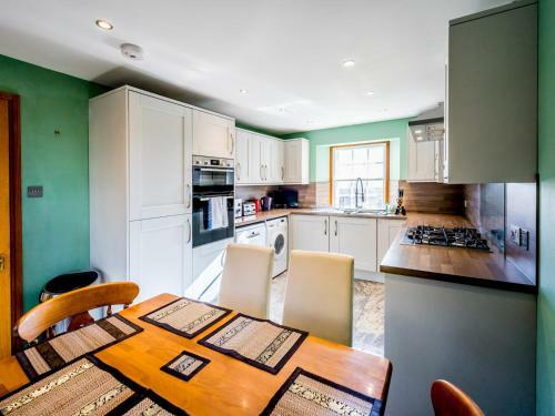 Pass The Keys Superb 3 Bedroom Cottage With Sea Views
