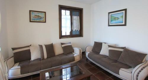 3 Br Apartment In Boka Gardens Complex