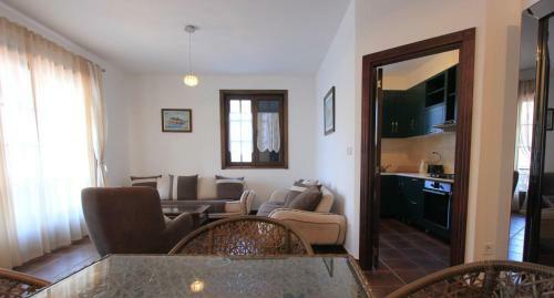 3 Br Apartment In Boka Gardens Complex