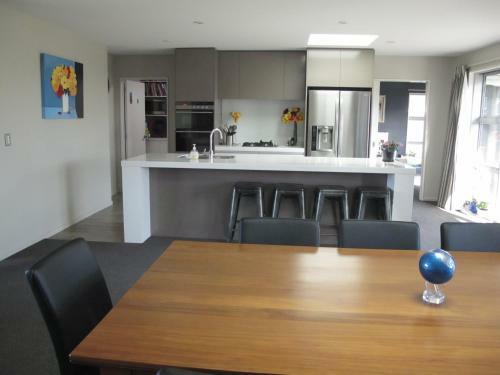 Halkett Grove Bed And Breakfast