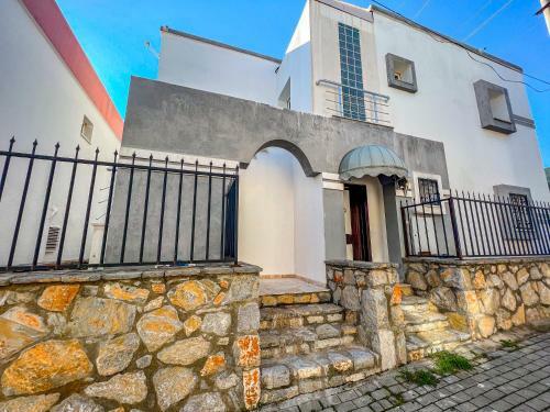 Apartamento Spacious 2 Br House With A View In Konac?k