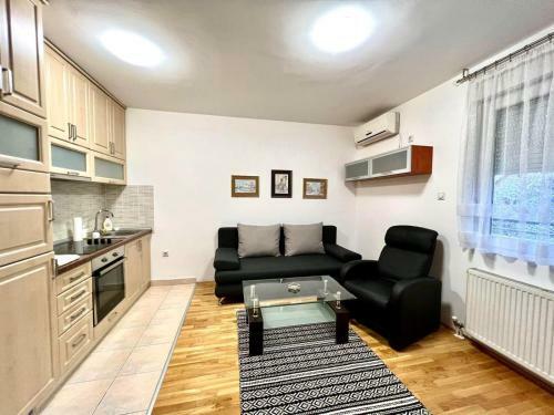 Apartamento Garsonjera Sa Parkingom U Centru