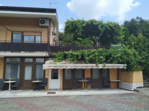 Hotel Accomodation Pertout