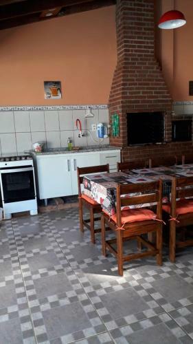Casa De H�spedes (continue Em Isolamento Familiar)