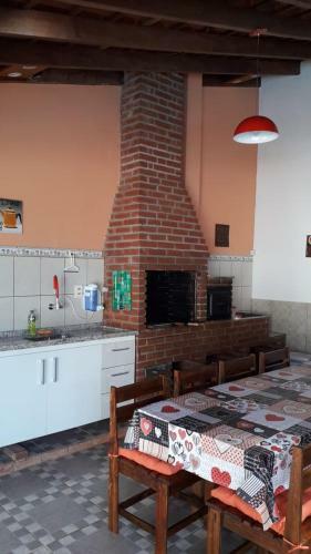 Casa De H�spedes (continue Em Isolamento Familiar)