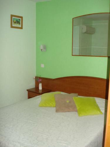 Hotel Logis H�tel Des Grottes