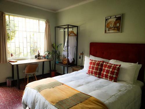 Hostal Hotel Much�
