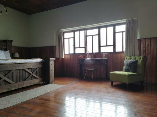 Hostal Hotel Much�