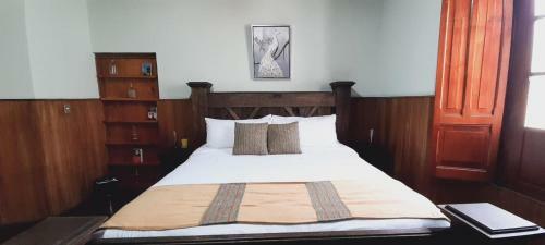 Hostal Hotel Much�
