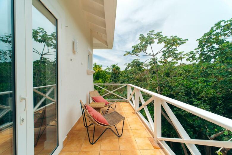 Hotel Blue Roatan Resort