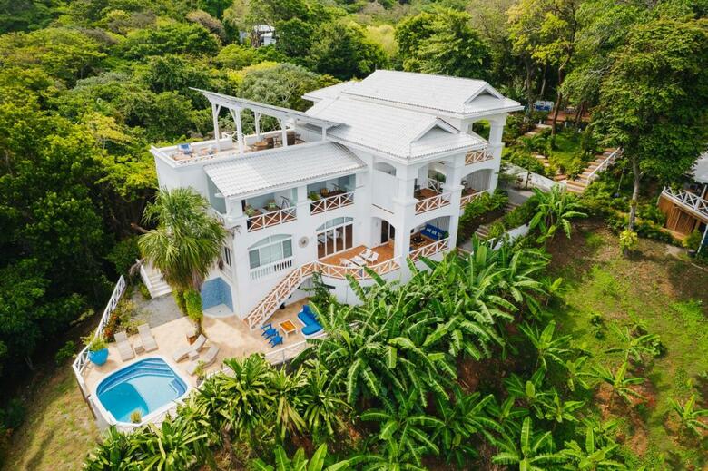 Hotel Blue Roatan Resort
