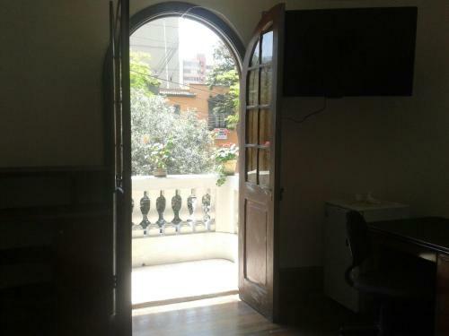 Hostal Dos De Mayo