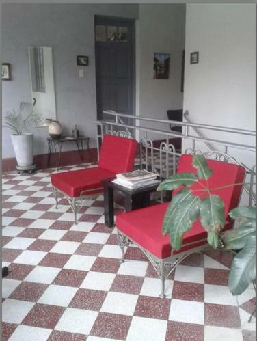 Hostal Dos De Mayo