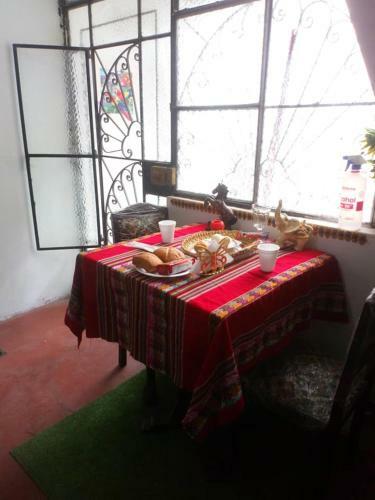 Hostal Inti Hostel Airport