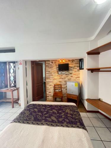 Maidith White Cove Hotel