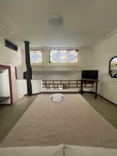 Maidith White Cove Hotel