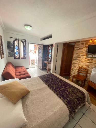 Maidith White Cove Hotel
