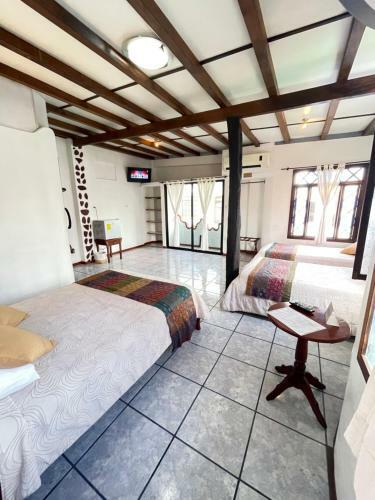 Maidith White Cove Hotel
