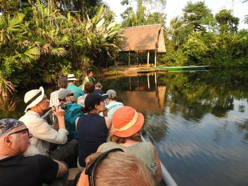 Hostal Misahualli Laguna Paikawe B&B