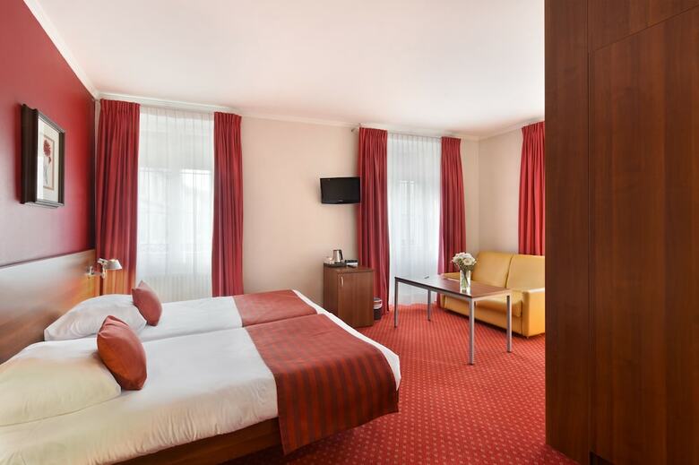 Hotel International & Terminus(.)
