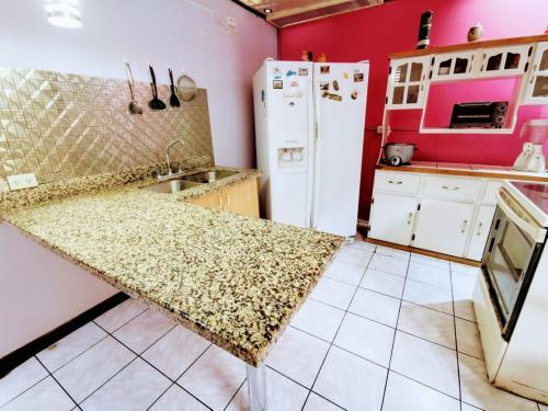 A&r Heredia, Habitaci�n