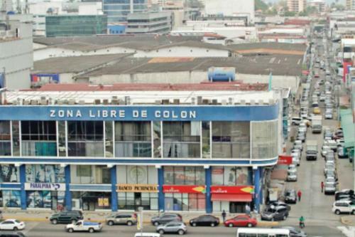 Casa Cerca De Comunidad Indigena Y Canal De Panam�