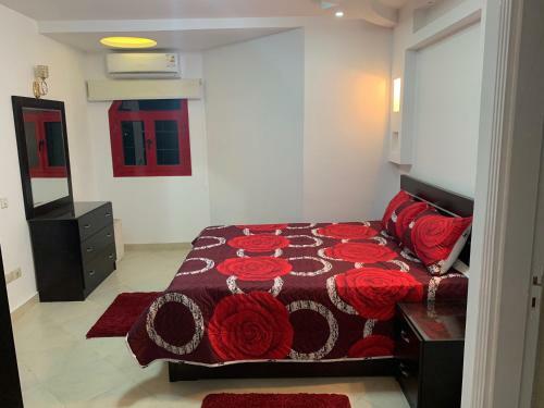 Beautiful Apartment Near The Beach, Pool View