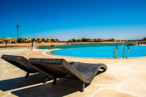 Apartamento El Gouna Luxurious 2br + Pool, Lagoon View In Sabina
