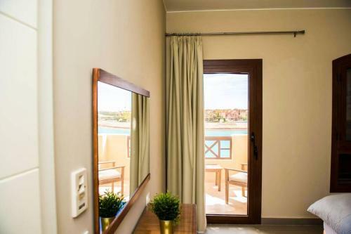 Apartamento El Gouna Luxurious 2br + Pool, Lagoon View In Sabina